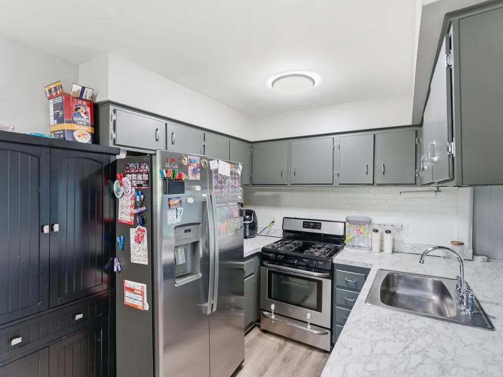38212 N Rickham Court Westland City MI 48186