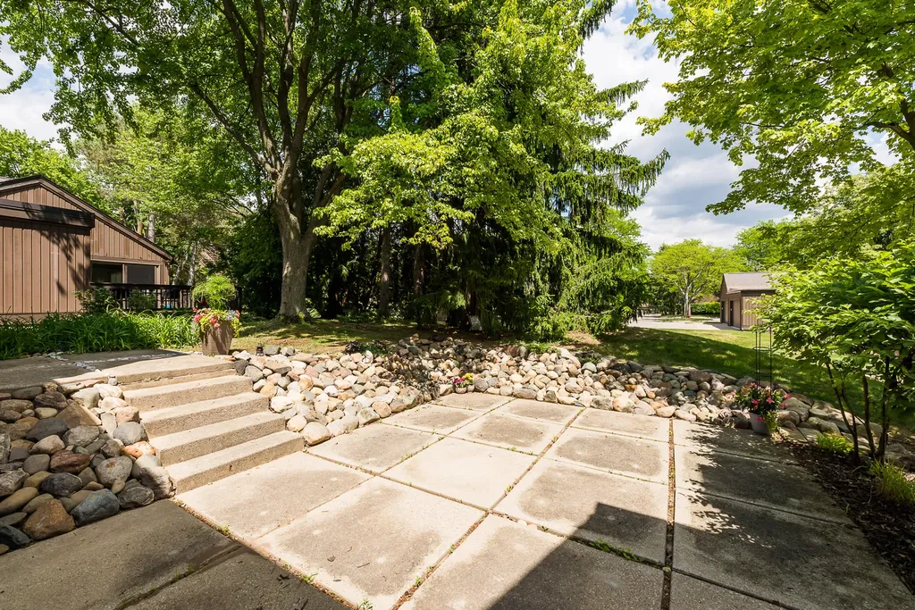 10 Westbury Court Ann Arbor City MI 48105