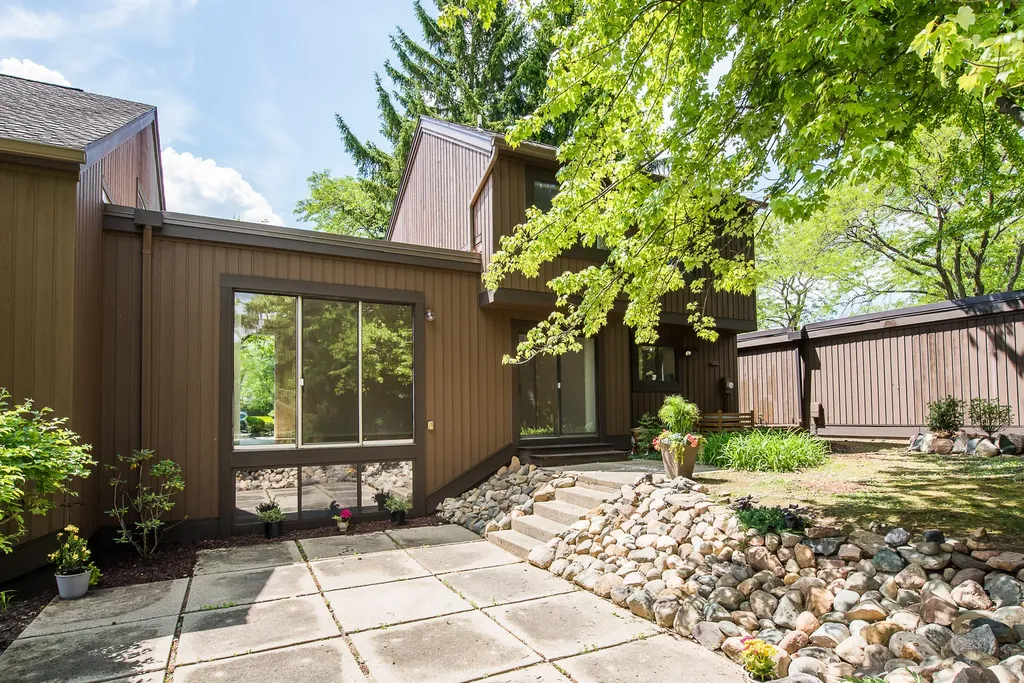 10 Westbury Court Ann Arbor City MI 48105
