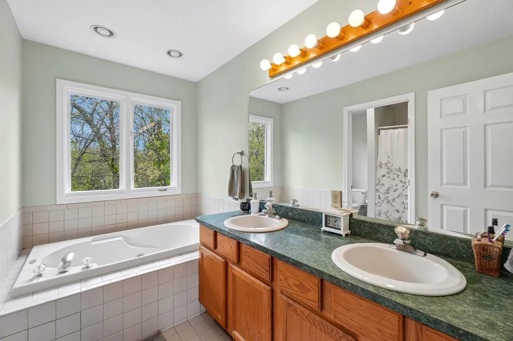 6338 Dalton Ridge Hamburg Township MI 48116