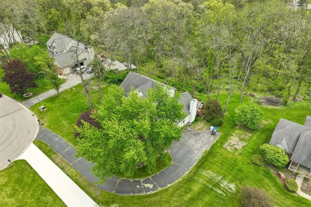6338 Dalton Ridge Hamburg Township MI 48116