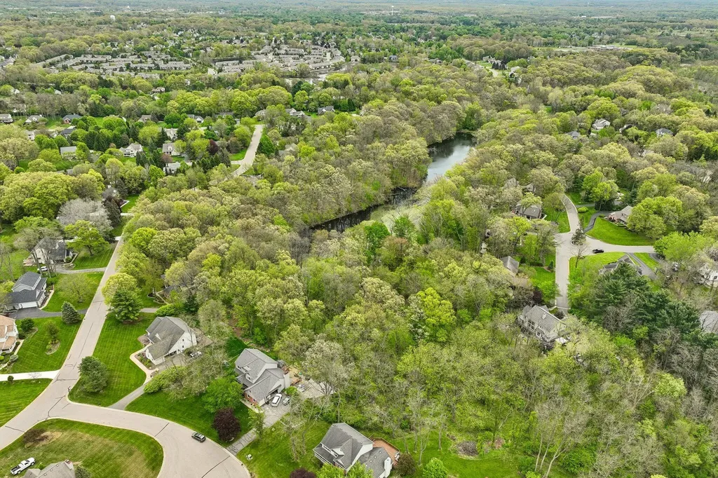 6338 Dalton Ridge Hamburg Township MI 48116