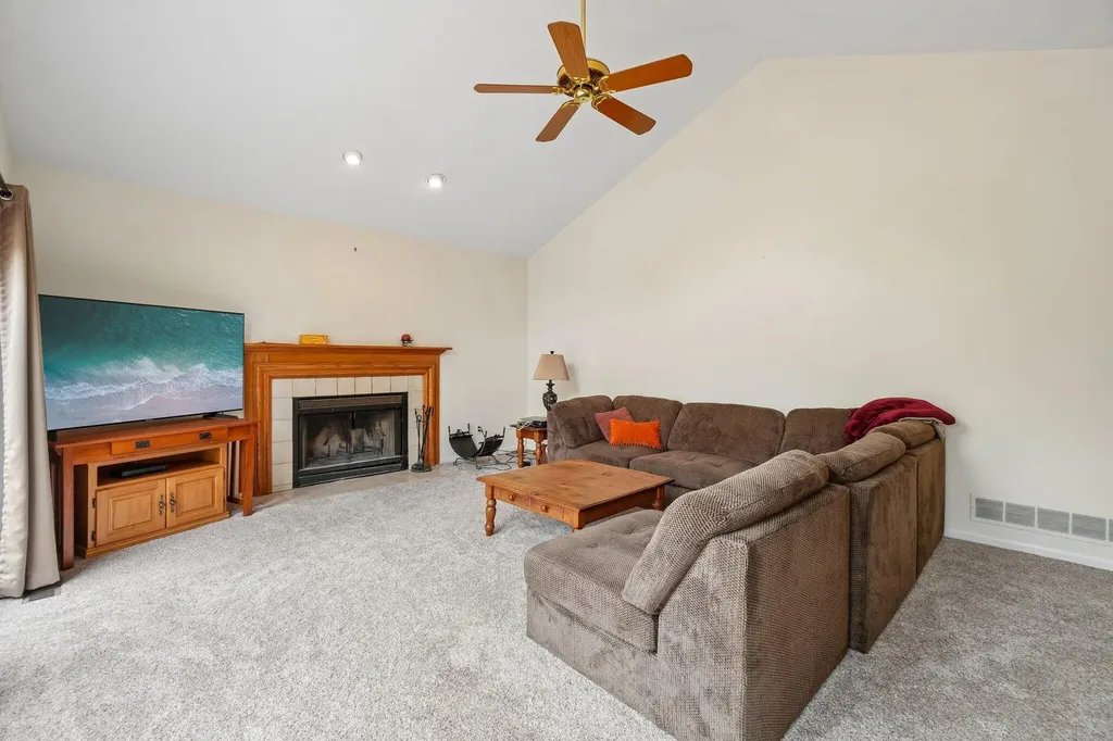 6338 Dalton Ridge Hamburg Township MI 48116