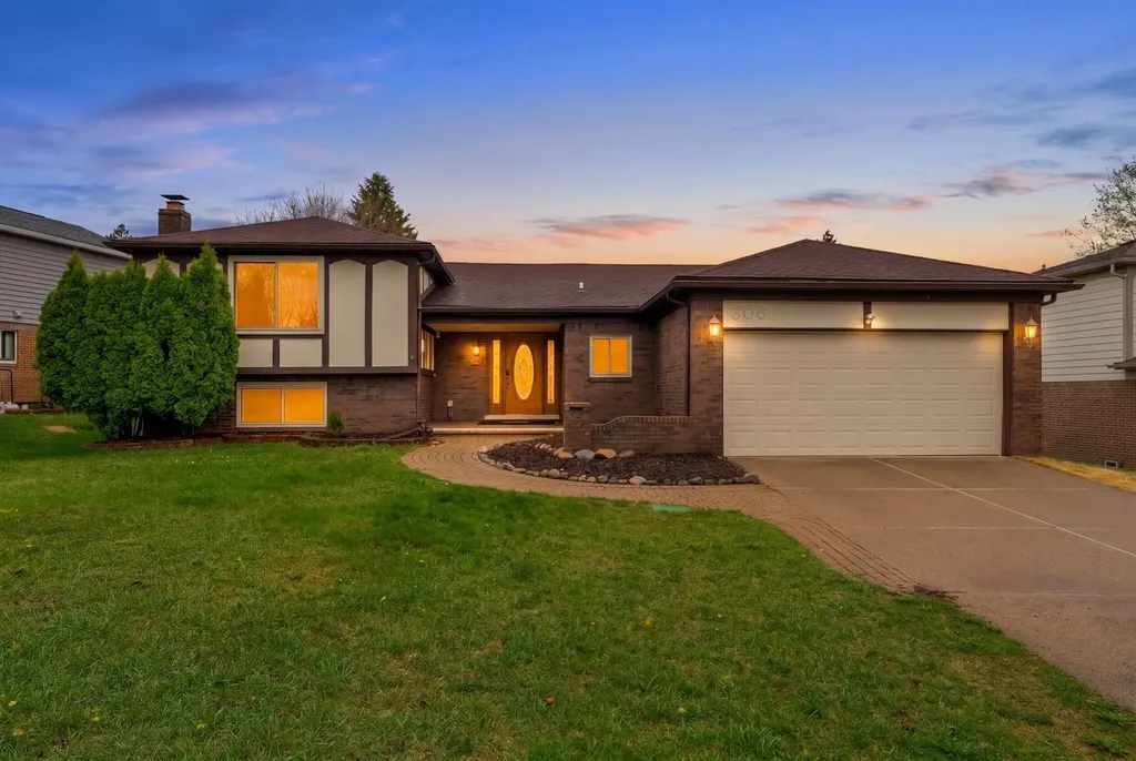 306 Antoinette Drive Rochester Hills City MI 48309