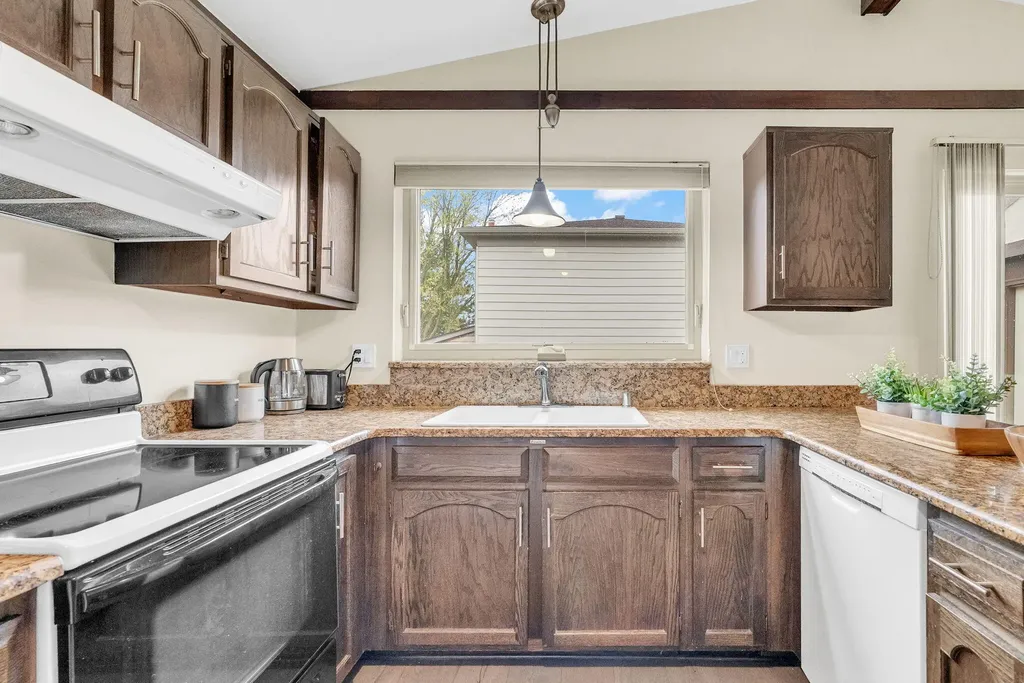 306 Antoinette Drive Rochester Hills City MI 48309