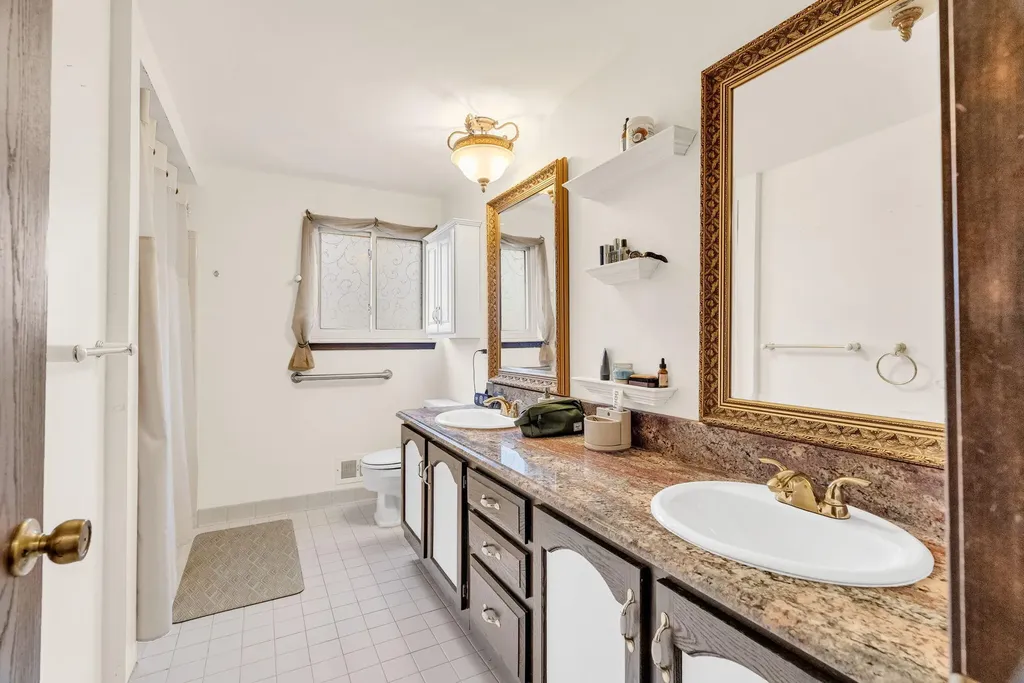 306 Antoinette Drive Rochester Hills City MI 48309