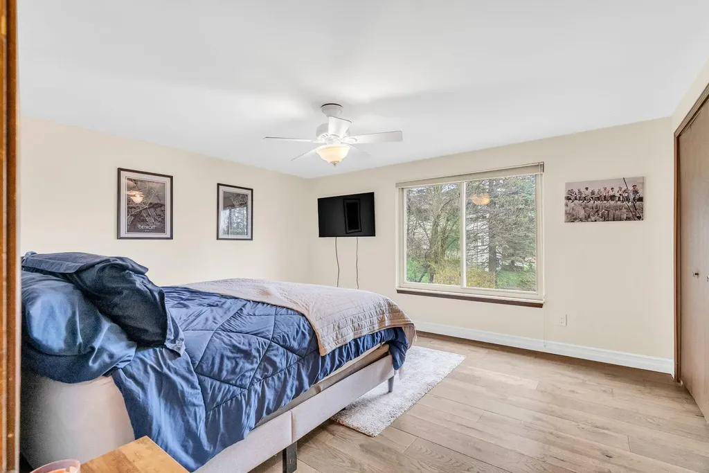 306 Antoinette Drive Rochester Hills City MI 48309