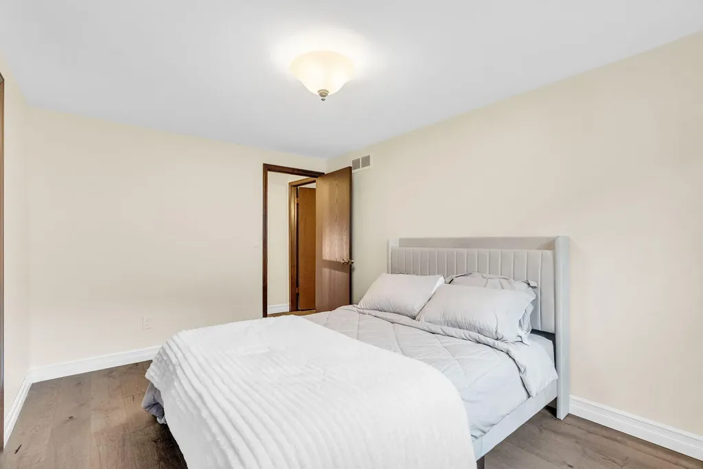 306 Antoinette Drive Rochester Hills City MI 48309