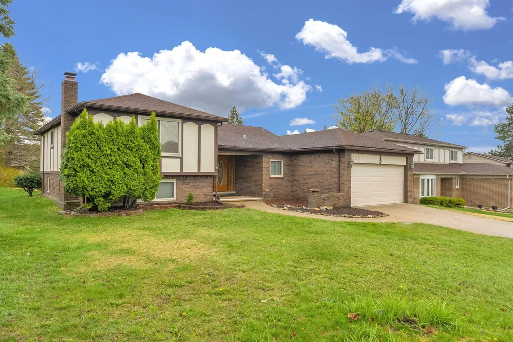 306 Antoinette Drive Rochester Hills City MI 48309