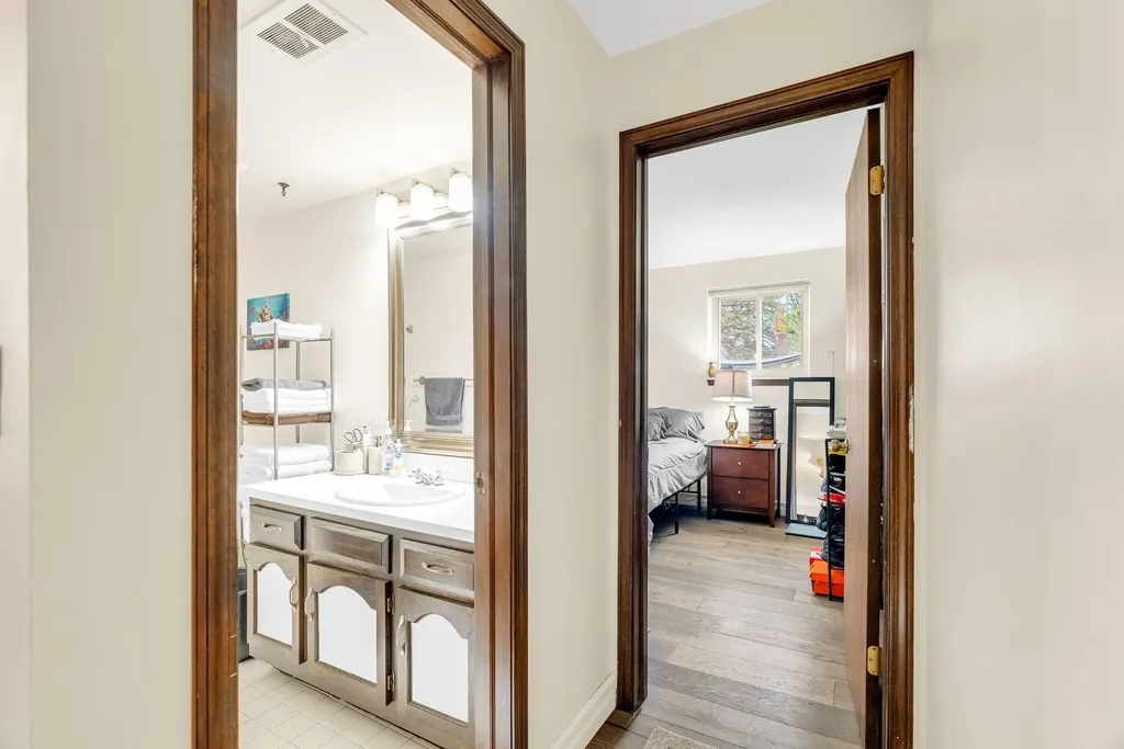 306 Antoinette Drive Rochester Hills City MI 48309