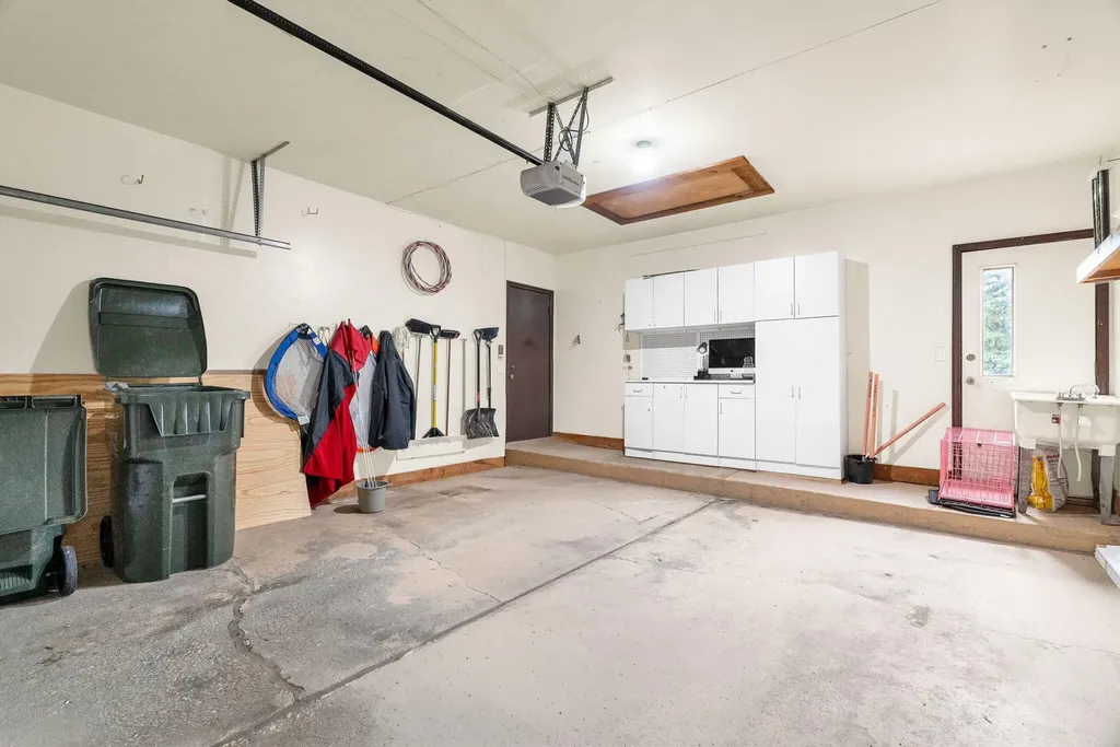 306 Antoinette Drive Rochester Hills City MI 48309