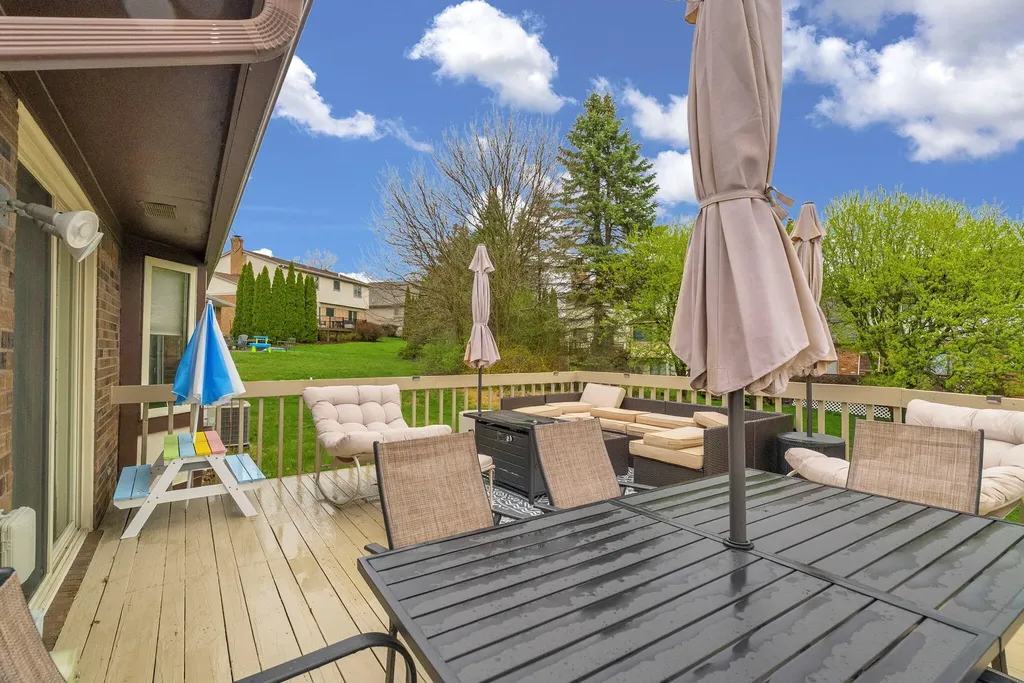 306 Antoinette Drive Rochester Hills City MI 48309