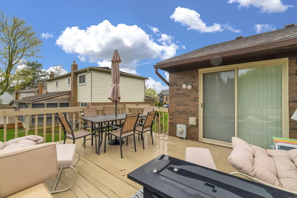 306 Antoinette Drive Rochester Hills City MI 48309