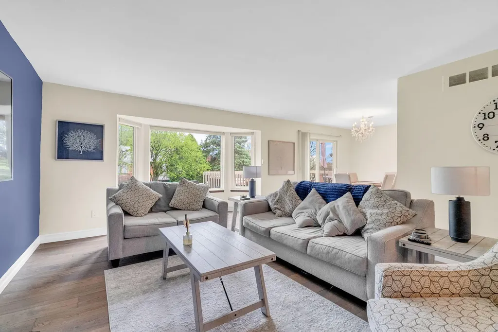 306 Antoinette Drive Rochester Hills City MI 48309