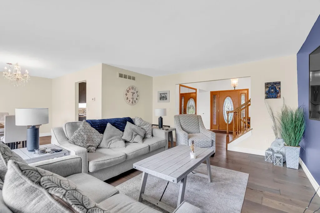306 Antoinette Drive Rochester Hills City MI 48309