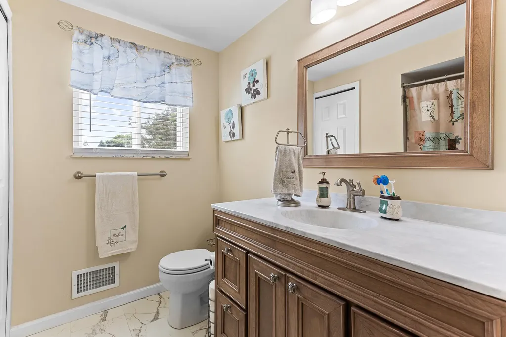 5365 Barkley Street Commerce Charter Township MI 48382
