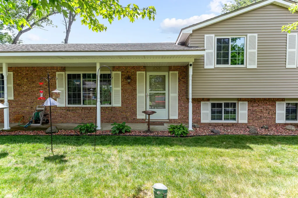 5365 Barkley Street Commerce Charter Township MI 48382