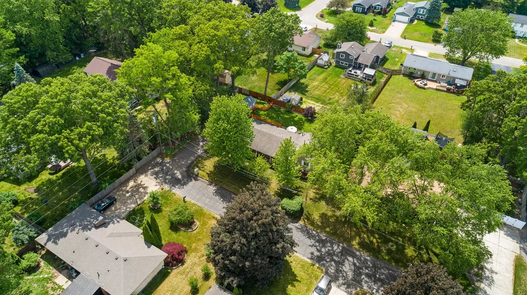 5365 Barkley Street Commerce Charter Township MI 48382