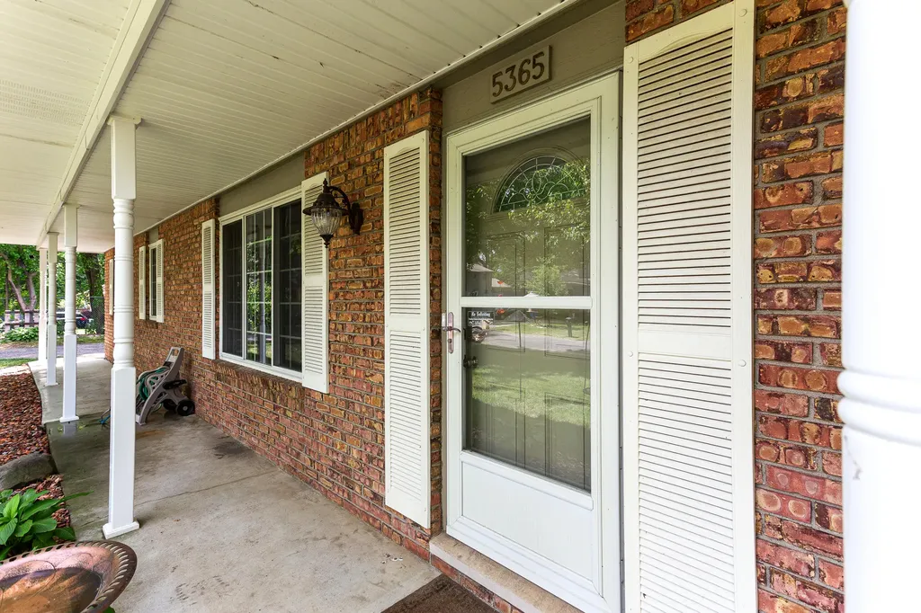 5365 Barkley Street Commerce Charter Township MI 48382