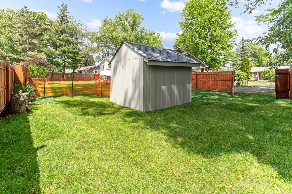 5365 Barkley Street Commerce Charter Township MI 48382
