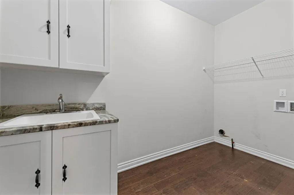 15300 Eton Pointe Drive Clinton Charter Township MI 48035
