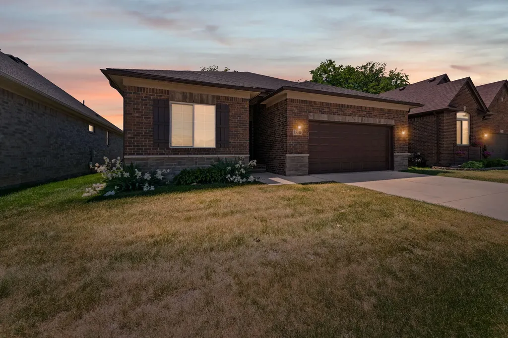 15300 Eton Pointe Drive Clinton Charter Township MI 48035