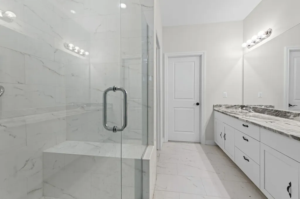 15300 Eton Pointe Drive Clinton Charter Township MI 48035