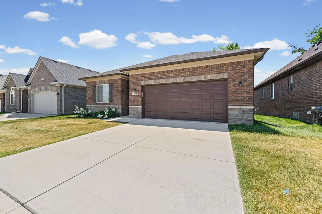 15300 Eton Pointe Drive Clinton Charter Township MI 48035