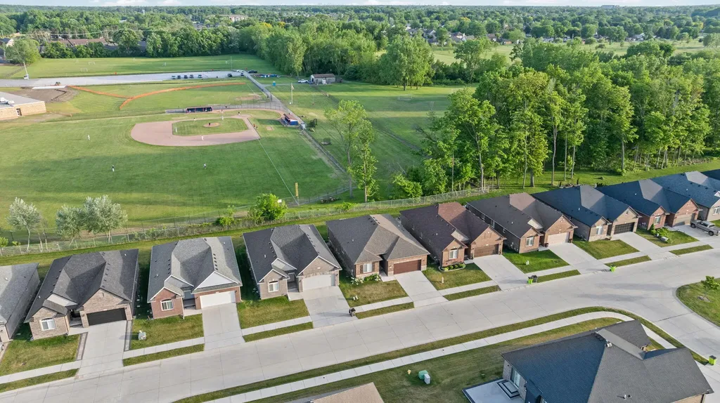 15300 Eton Pointe Drive Clinton Charter Township MI 48035