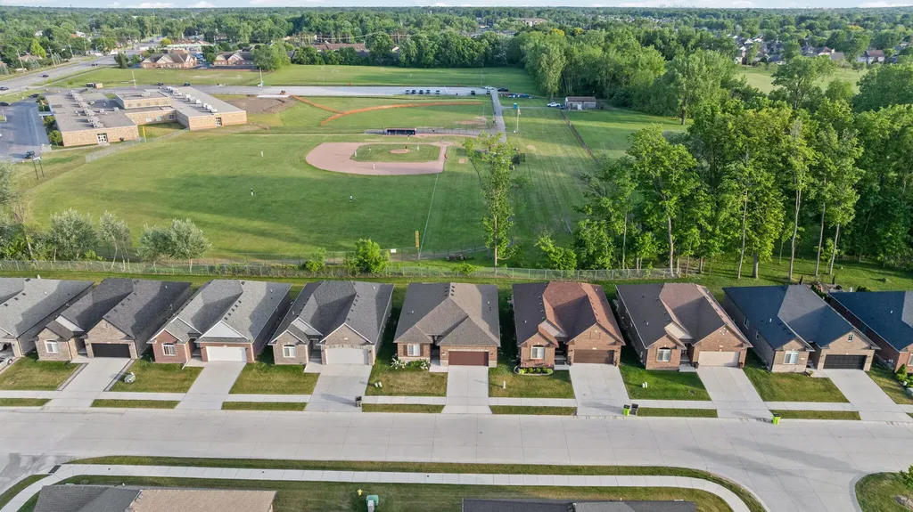 15300 Eton Pointe Drive Clinton Charter Township MI 48035
