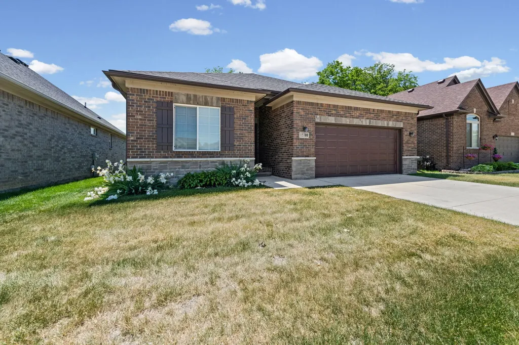 15300 Eton Pointe Drive Clinton Charter Township MI 48035