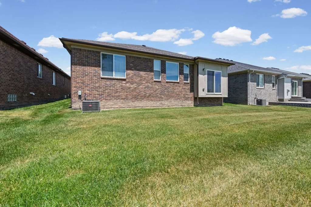 15300 Eton Pointe Drive Clinton Charter Township MI 48035