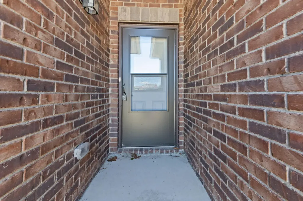 15300 Eton Pointe Drive Clinton Charter Township MI 48035