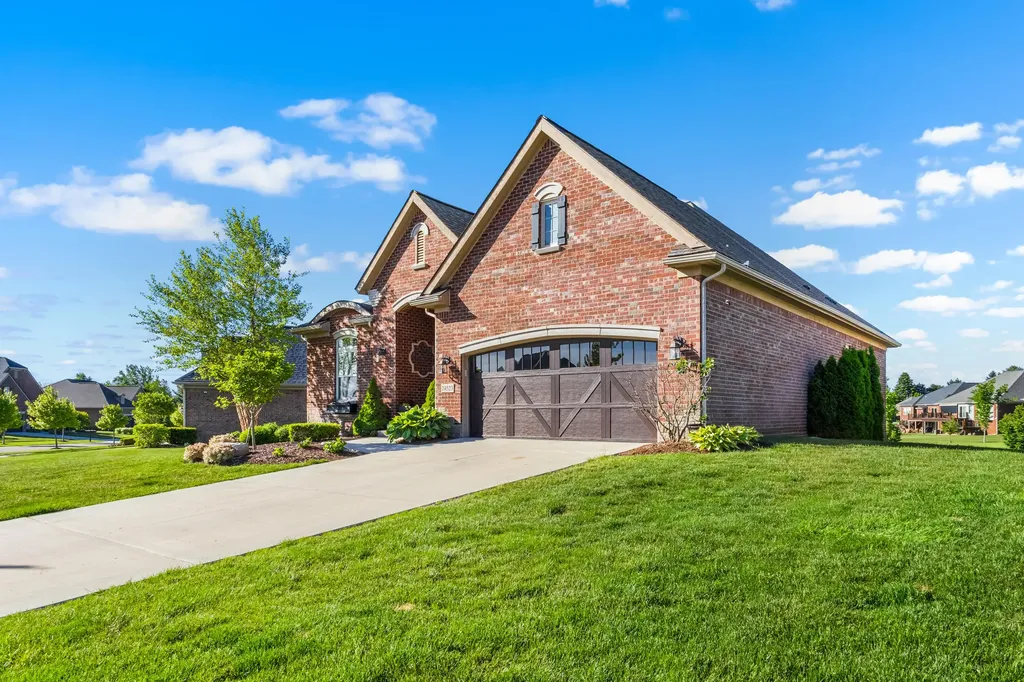 24523 Pinnacle Circle Lyon Charter Township MI 48178
