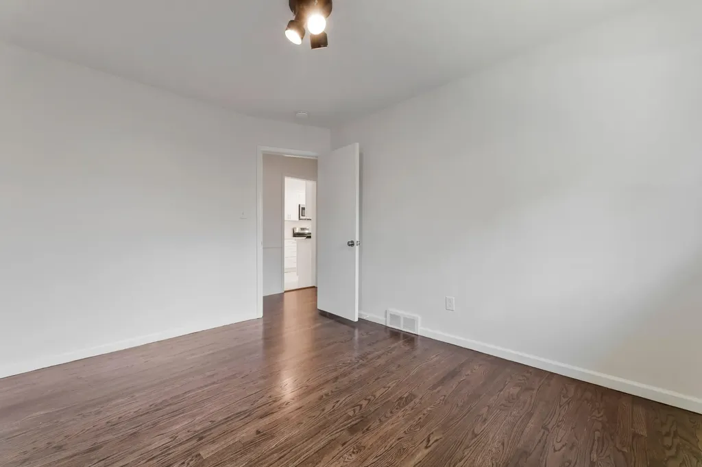 15241 Pearson Street Oak Park City MI 48237