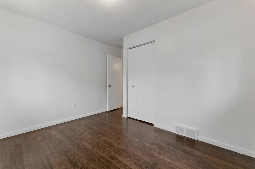 15241 Pearson Street Oak Park City MI 48237