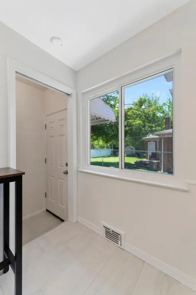15241 Pearson Street Oak Park City MI 48237