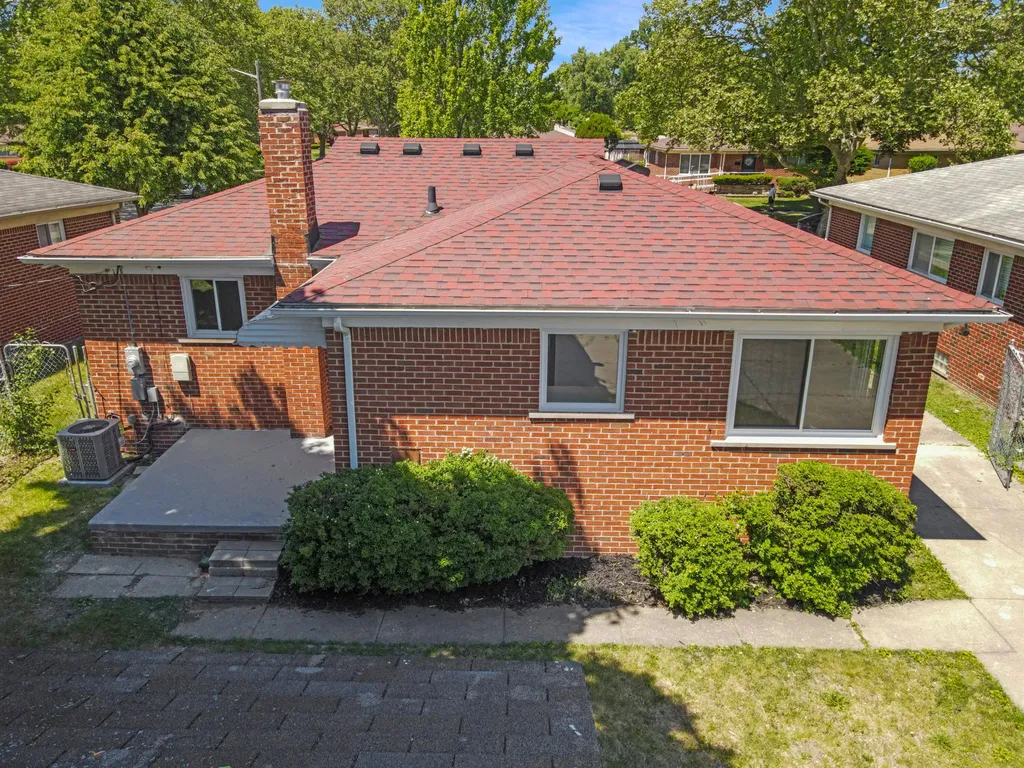 15241 Pearson Street Oak Park City MI 48237