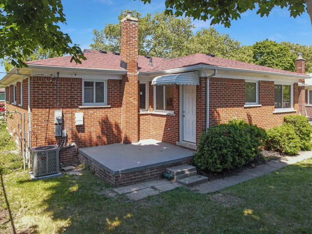 15241 Pearson Street Oak Park City MI 48237