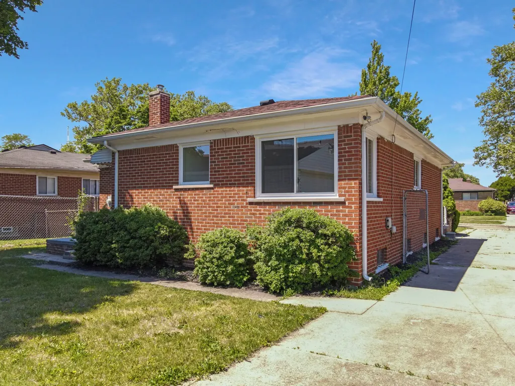 15241 Pearson Street Oak Park City MI 48237