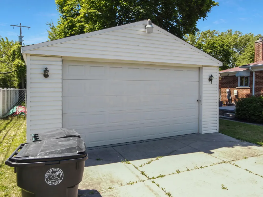 15241 Pearson Street Oak Park City MI 48237