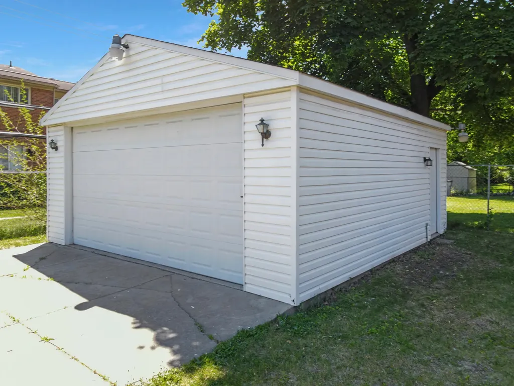15241 Pearson Street Oak Park City MI 48237