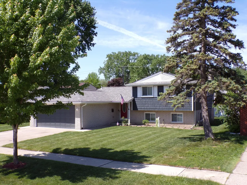 31541 Madison Avenue Madison Heights City MI 48071