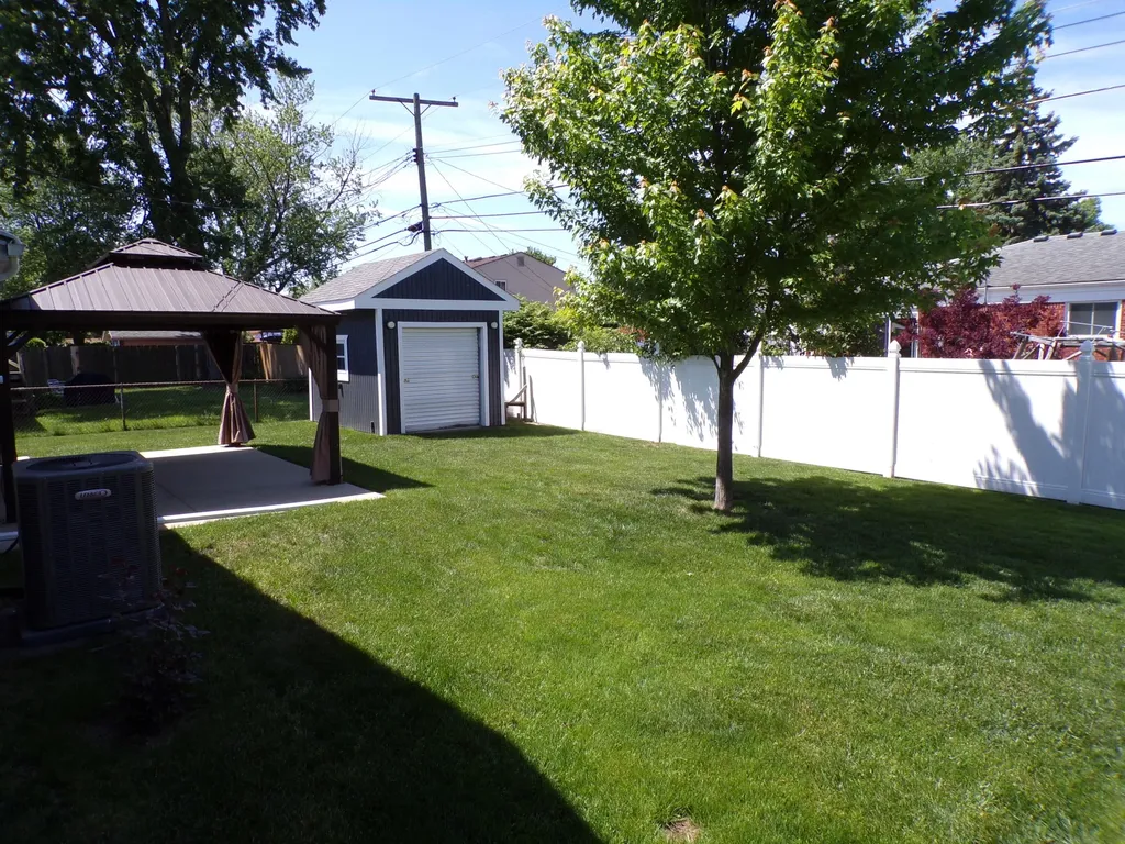31541 Madison Avenue Madison Heights City MI 48071