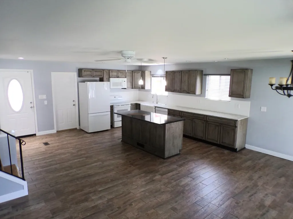 31541 Madison Avenue Madison Heights City MI 48071