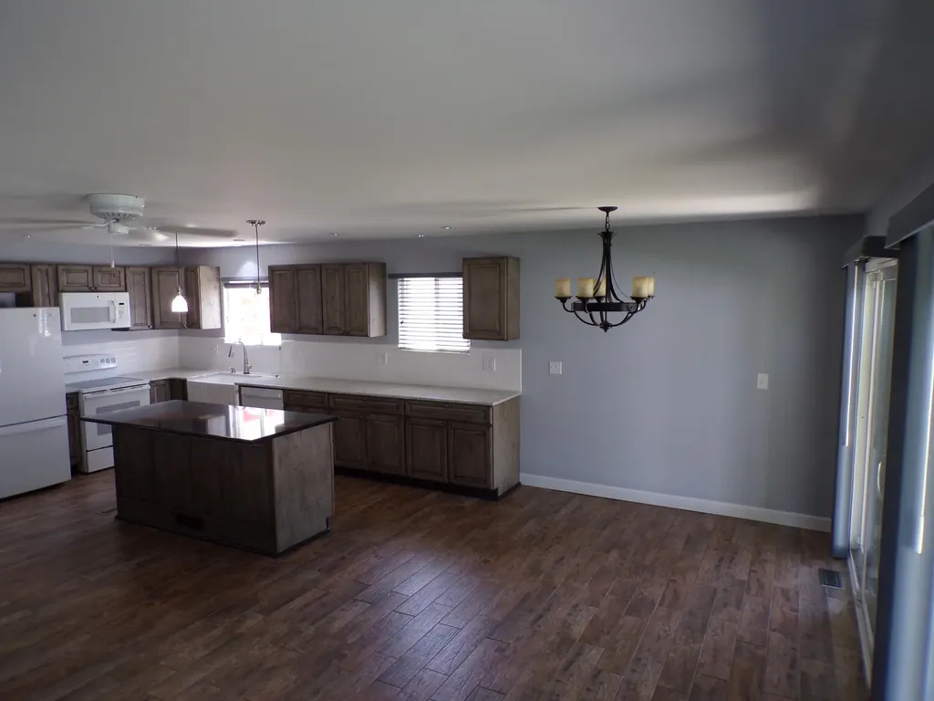 31541 Madison Avenue Madison Heights City MI 48071