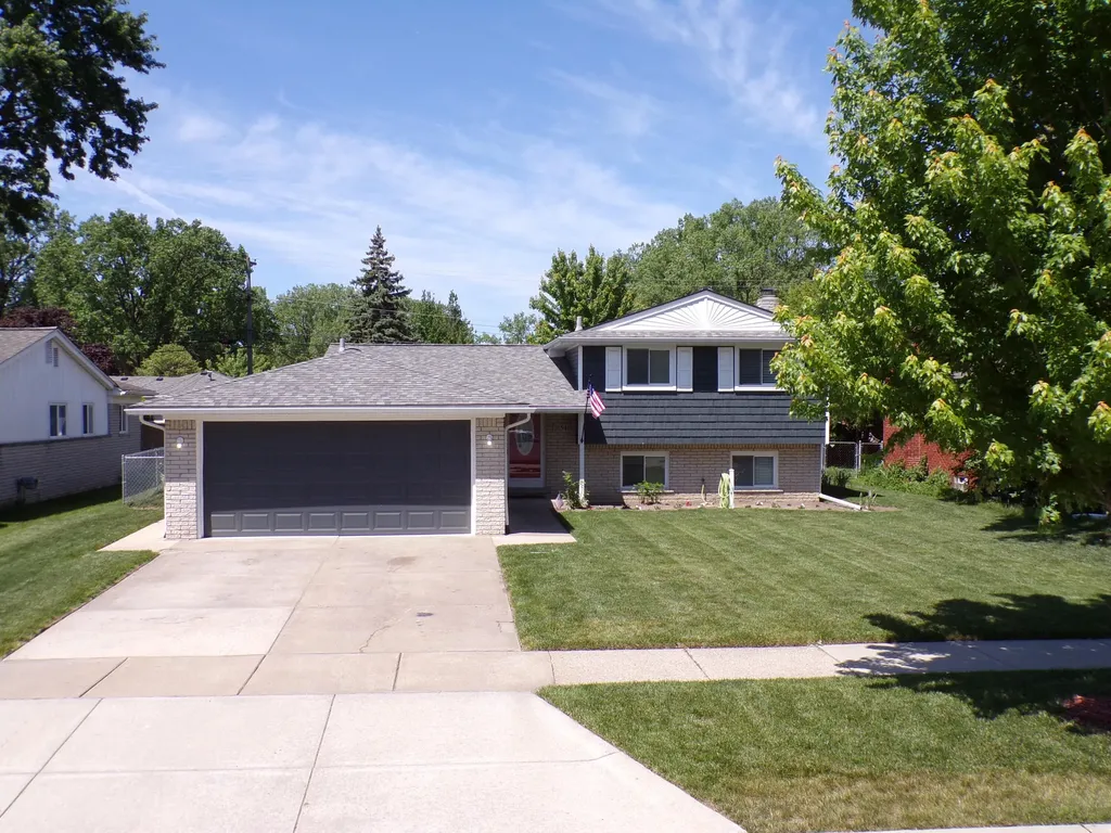 31541 Madison Avenue Madison Heights City MI 48071