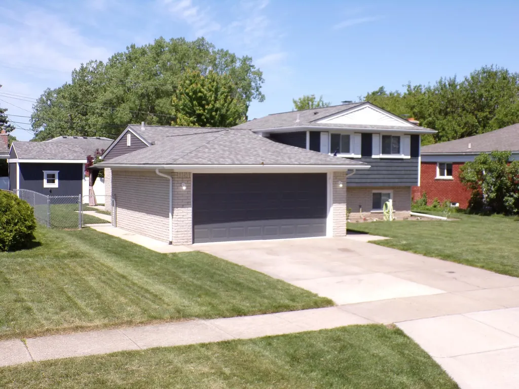 31541 Madison Avenue Madison Heights City MI 48071