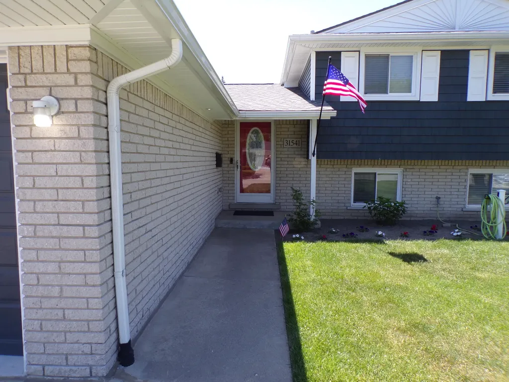 31541 Madison Avenue Madison Heights City MI 48071