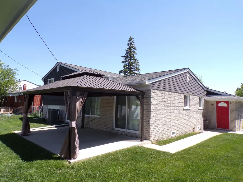 31541 Madison Avenue Madison Heights City MI 48071